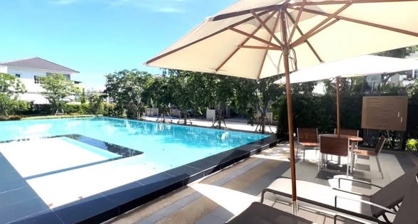 pool of Golden Neo, Sukhumvit LaSalle