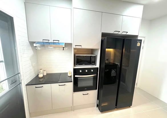 room interior and kitchen of Golden Neo, Sukhumvit LaSalle