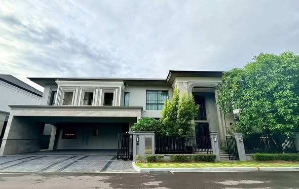 Grand Bangkok Boulevard Sukhumvit – Srinakarin