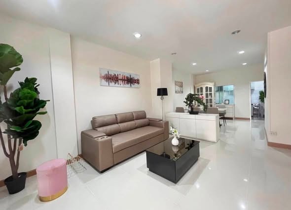 living room of Grandity Sathupradit 2