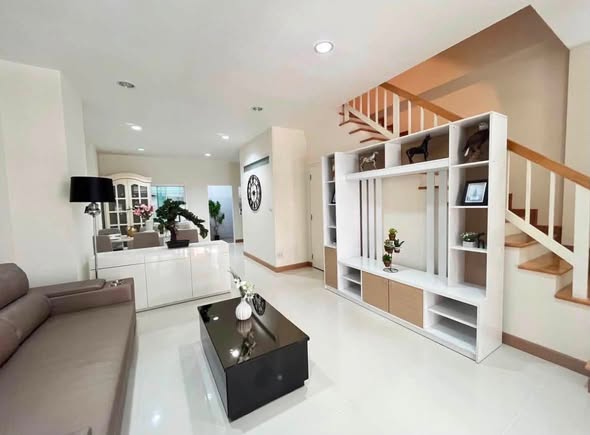 living room of Grandity Sathupradit 2