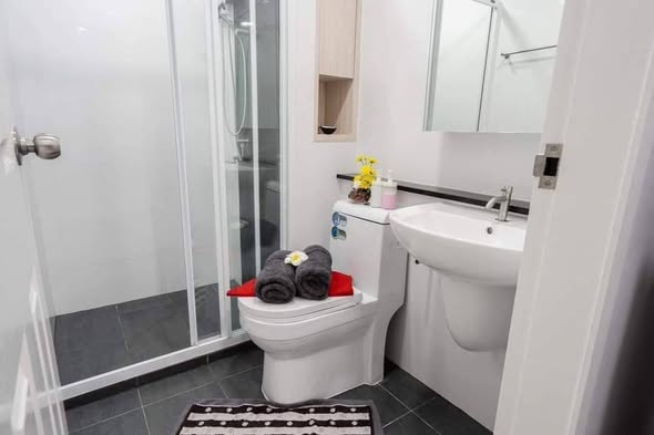 bathroom of Green Ville 1 condominium