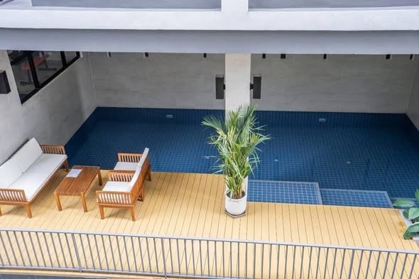 pool of Green Ville 1 condominium