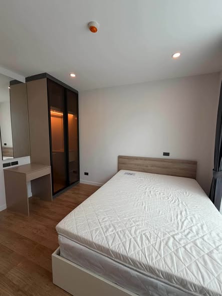 bedroom and room interior of Groove Ratchada-Rama 9