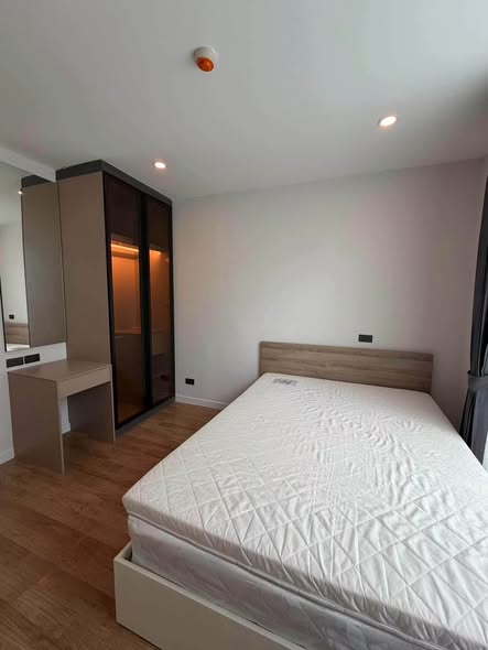 bedroom and room interior of Groove Ratchada-Rama 9