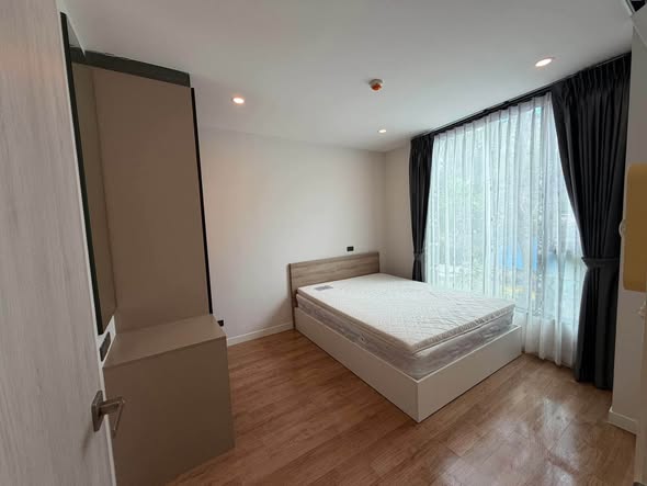 bedroom and room interior of Groove Ratchada-Rama 9