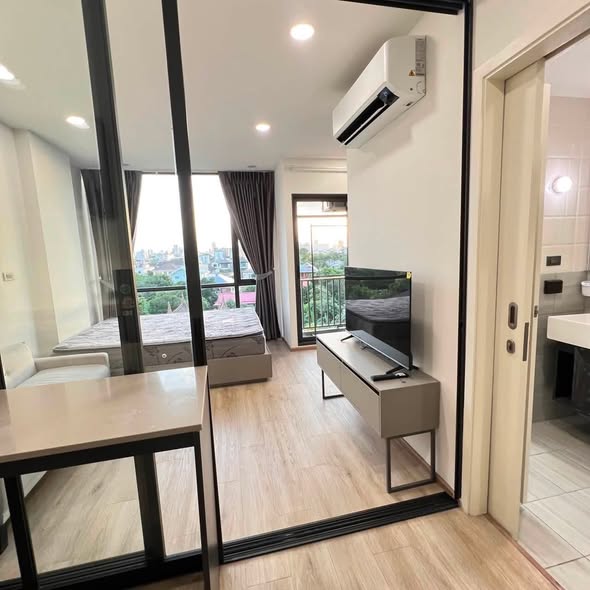 bedroom and room interior of Groove Scape Ladprao-Sutthisan (กรูฟ สเคป ลาดพร้าว – สุทธิสาร)