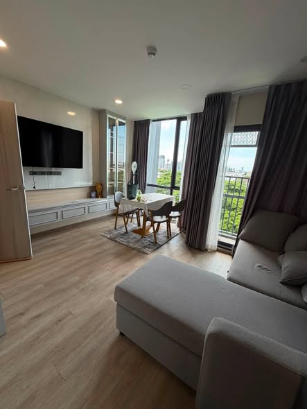 living room and bedroom of Groove Scape Ladprao-Sutthisan (กรูฟ สเคป ลาดพร้าว – สุทธิสาร)