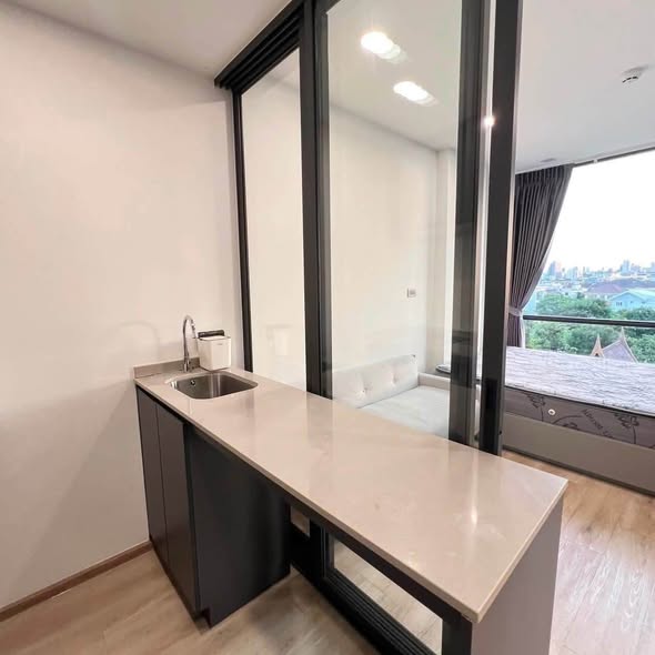 room interior and kitchen of Groove Scape Ladprao-Sutthisan (กรูฟ สเคป ลาดพร้าว – สุทธิสาร)