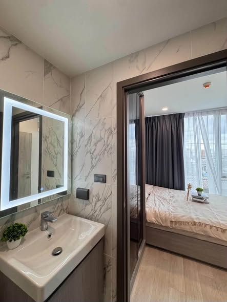 bedroom and bathroom of Groove Vibes Ladprao 18 (กรูฟ ไวบส์ ลาดพร้าว18)