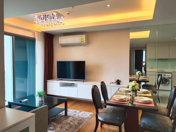 bedroom and living room of H Sukhumvit 43 Condominium