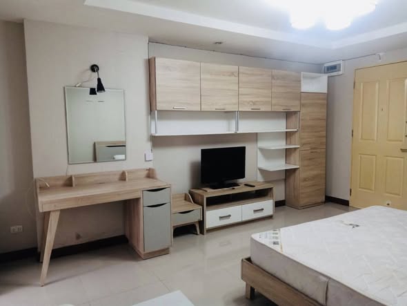 bedroom of Happy Condo Rachada 18