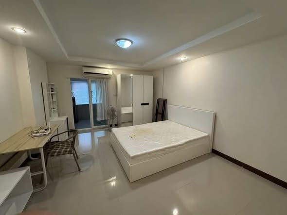 bedroom of Happy Condo Rachada 18