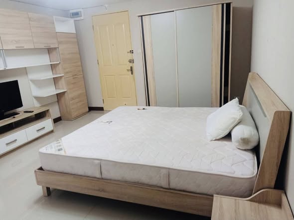 bedroom of Happy Condo Rachada 18