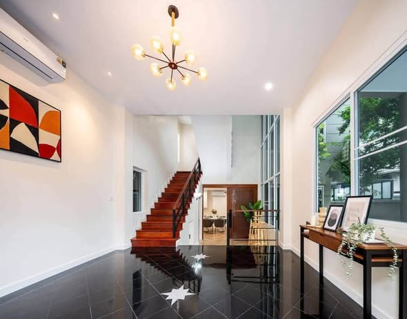 living room and room interior of เฮดควอเทอร์ส วิภาวดี (Headquarters Vibhavadi)