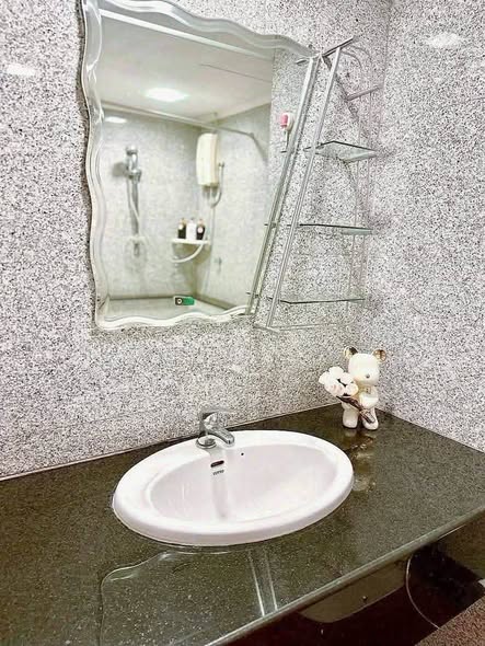 bathroom of Hillside Condo 4