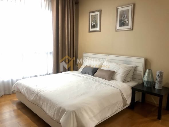 bedroom of Hive Taksin Condominium
