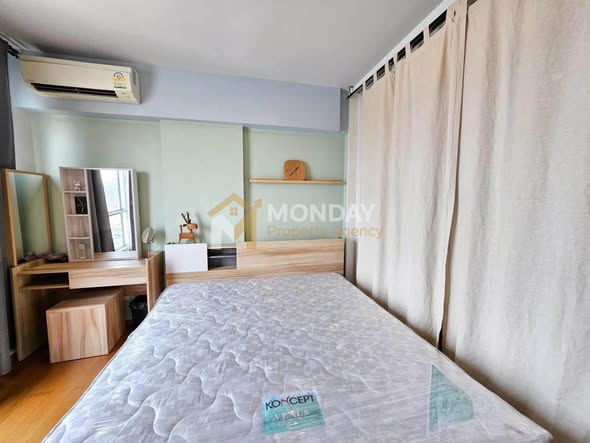 bedroom of Hive Taksin Condominium