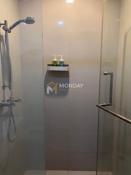 room interior and bathroom of Hive Taksin Condominium