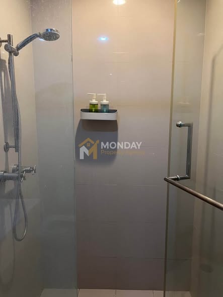 room interior and bathroom of Hive Taksin Condominium