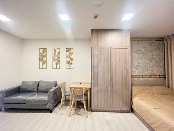 bedroom and room interior of Hyde Sukhumvit 13