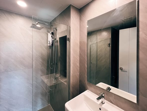 room interior and bathroom of IDEO Chula-Sam Yan