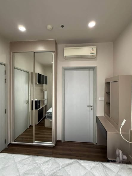 bedroom and room interior and bathroom of Ideo-Mix Phaholyothin