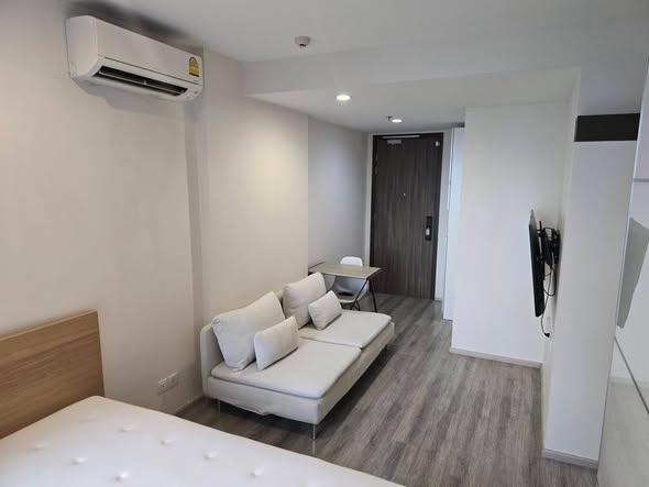 bedroom of Ideo Mobi Asoke