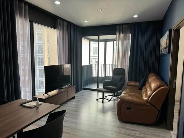 living room and bedroom of Ideo Mobi Asoke