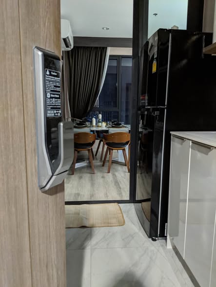 room interior and kitchen of Ideo Mobi Asoke