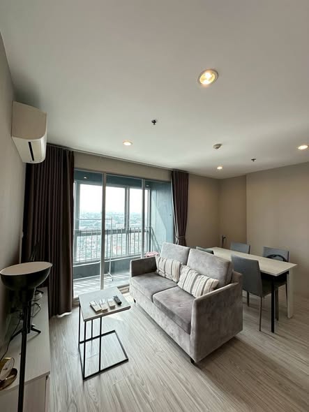 bedroom and living room of Ideo Mobi Bangsue Grand Interchange