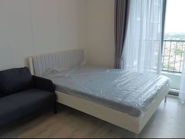 bedroom of Ideo Mobi Charan Interchange Condominium