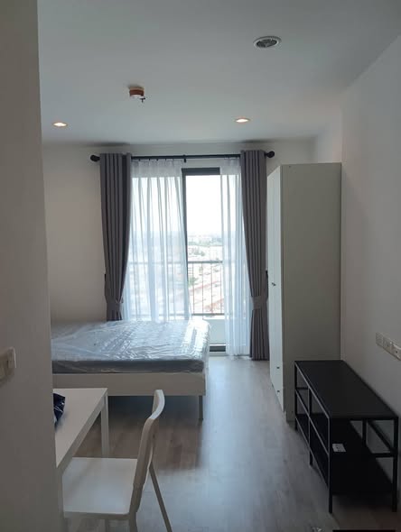bedroom of Ideo Mobi Charan Interchange Condominium