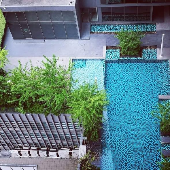 pool of Ideo Mobi Rama 9
