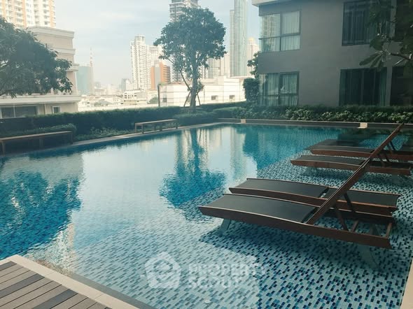pool of Ideo Mobi Sathorn
