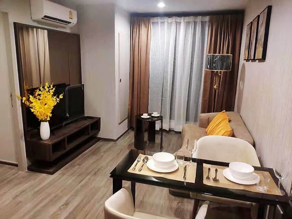 bedroom and room interior of Ideo Mobi Sukhumvit 40