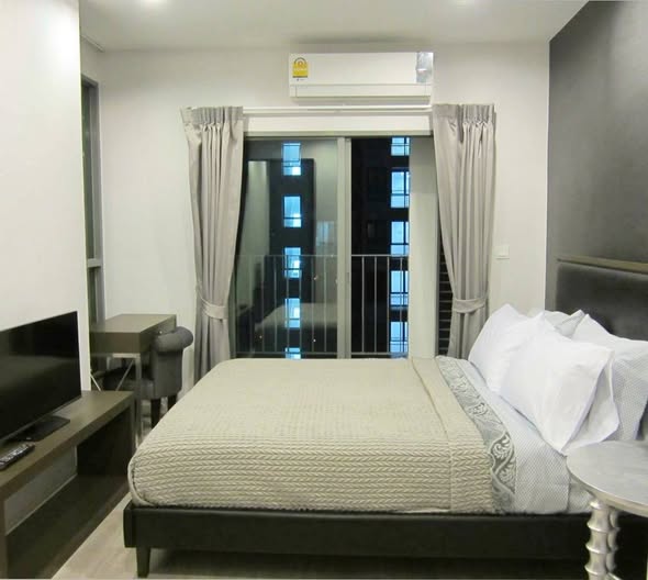 bedroom of Ideo Mobi Sukhumvit 81