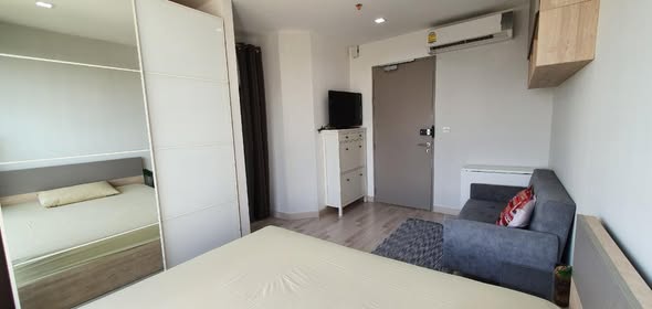 bedroom and room interior of Ideo Mobi Sukhumvit 81