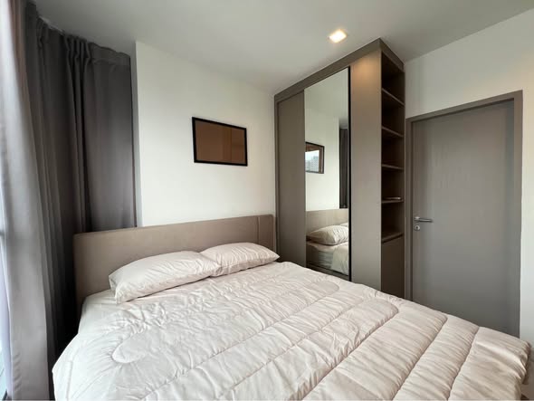 bedroom and room interior of Ideo Mobi Sukhumvit 81