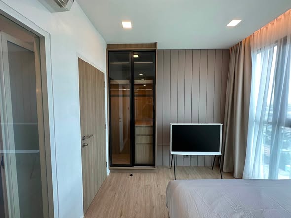 bedroom and room interior of Ideo Mobi Sukhumvit 81
