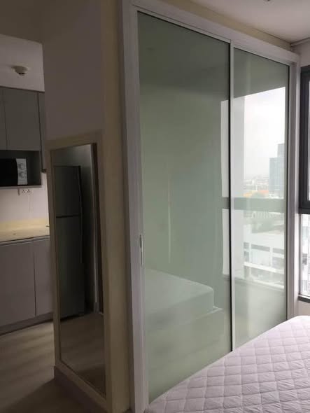 bedroom and room interior of Ideo Mobi Sukhumvit 81