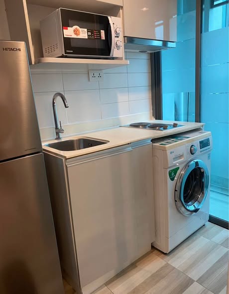 kitchen of Ideo Mobi Sukhumvit 81