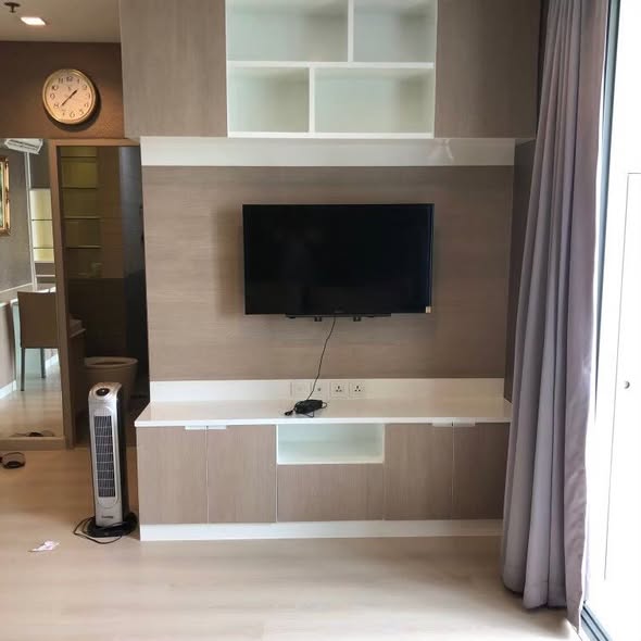 living room and room interior of Ideo Mobi Sukhumvit 81