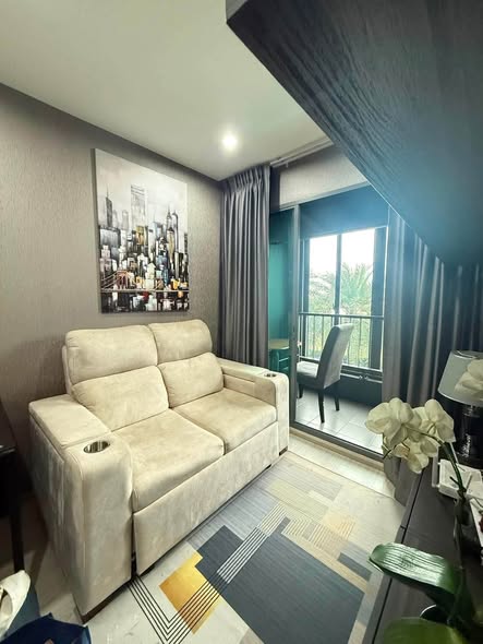 bedroom and living room of Ideo Mobi Sukhumvit Eastgate