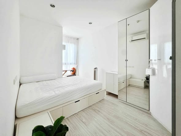 bedroom and room interior of Ideo Mobi Sukhumvit Eastgate