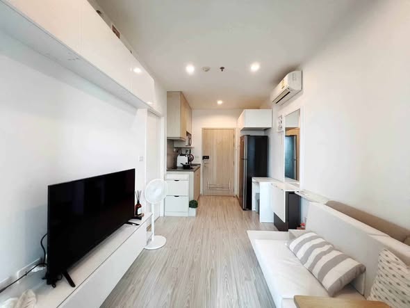 living room of Ideo Mobi Sukhumvit Eastgate