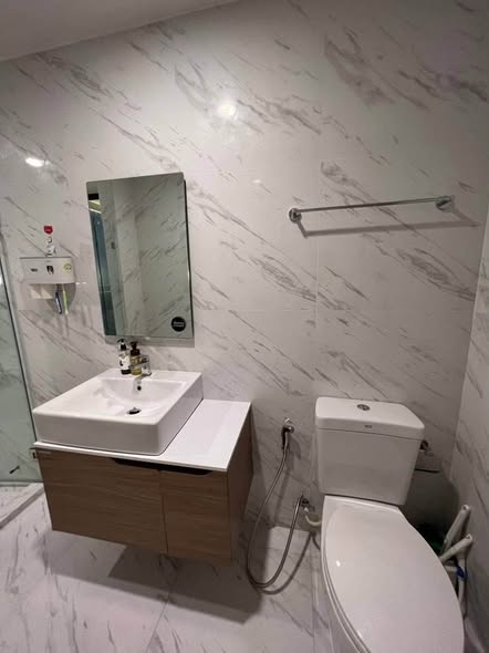 bathroom of Ideo Mobi Sukhumvit Eastpoint