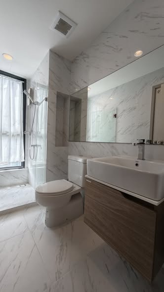 bathroom of Ideo Mobi Sukhumvit Eastpoint