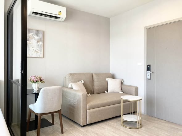 bedroom and living room and room interior of Ideo Mobi Sukhumvit Eastpoint
