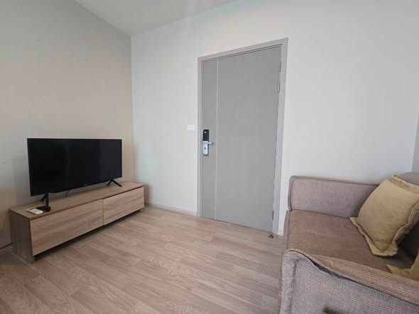 bedroom and room interior of Ideo Mobi Sukhumvit Eastpoint